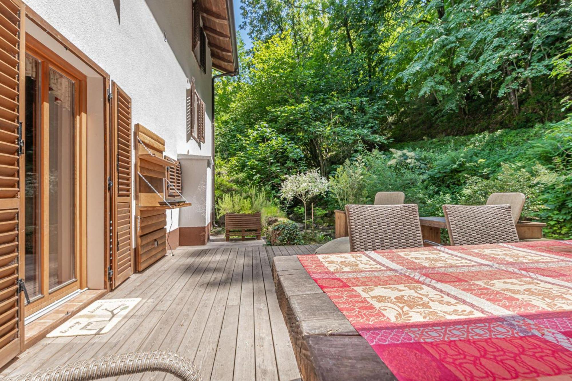 House By The Stream - Happy Rentals Avce Buitenkant foto